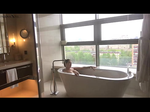 ❤️ Une énorme nana se branlant passionnément la chatte dans la salle de bains ❤️❌ Vidéo de sexe at fr.pinkporno.ru ❤
